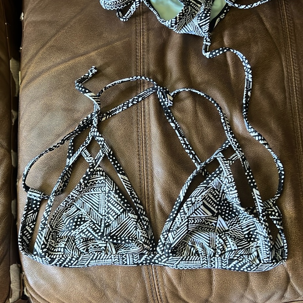 Cute cross cross, multiprint bikini, top fully adjustable white and black